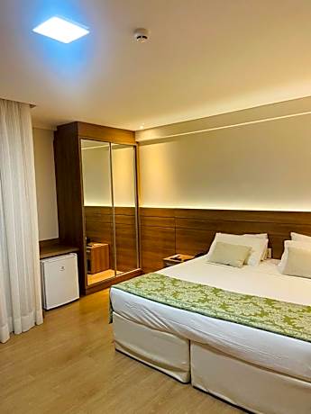 Deluxe Queen Suite