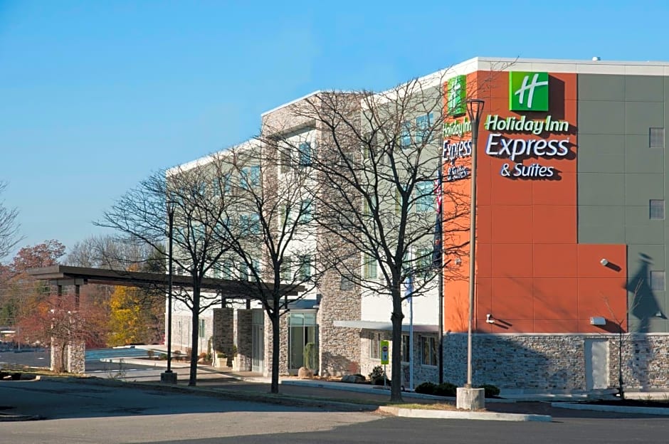 Holiday Inn Express & Suites Johnstown, an IHG Hotel