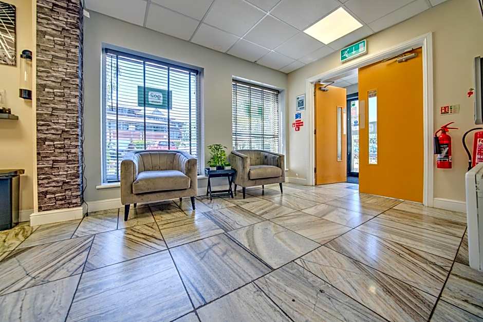 GO2 Gloucester Hotel by OYO