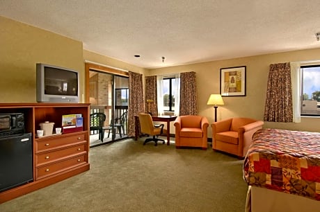 1 King Bed Studio Suite Non-Smoking