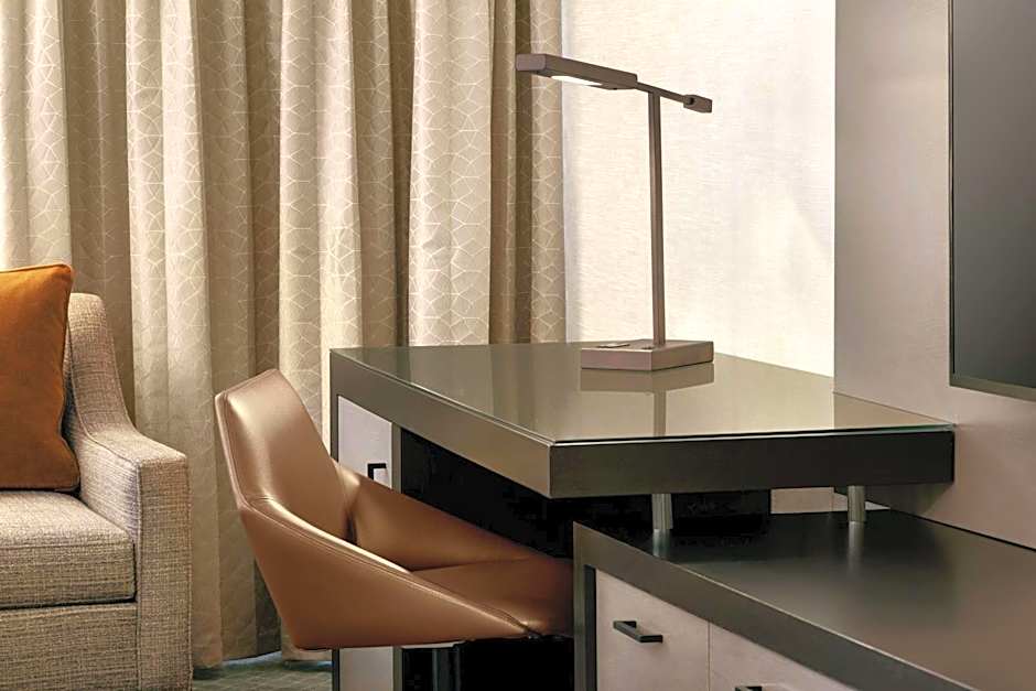 DoubleTree by Hilton McLean Tysons