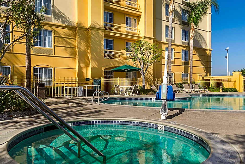 La Quinta Inn & Suites by Wyndham Ontario Airport