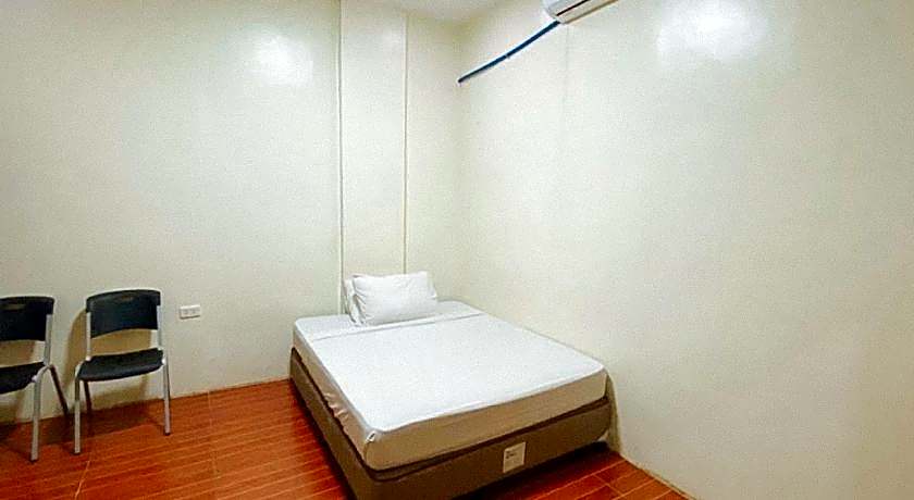 RedDoorz @ 4ks Pension House Bogo City Cebu