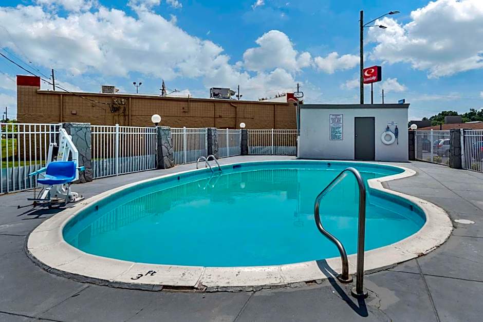 Econo Lodge Oxford near Choccolocco Park