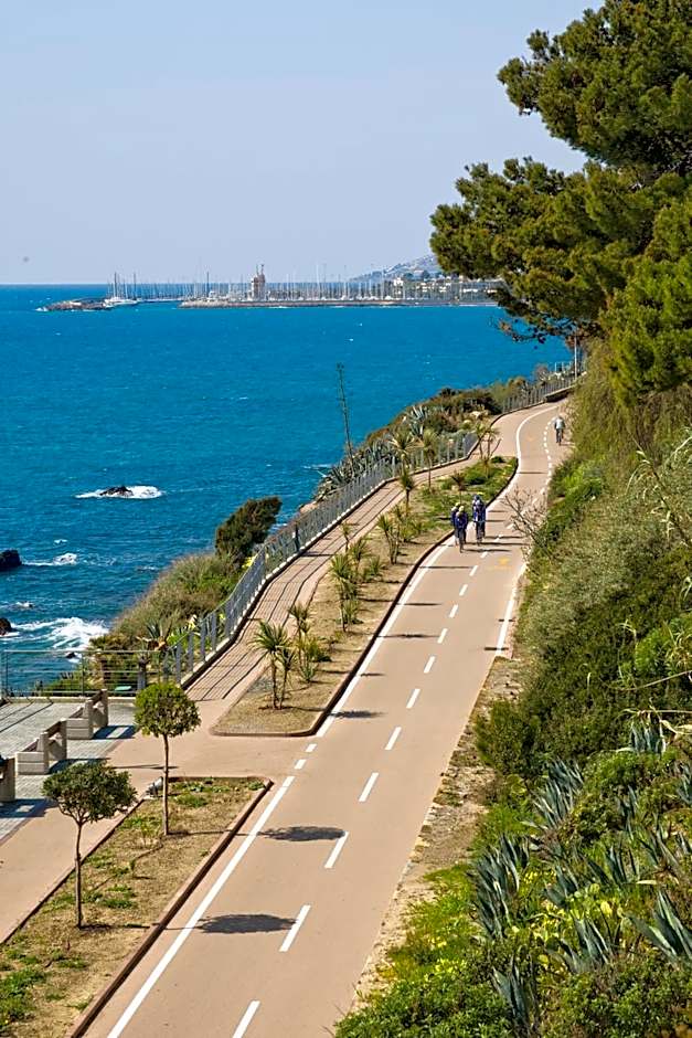 Aregai Marina Hotel & Residence