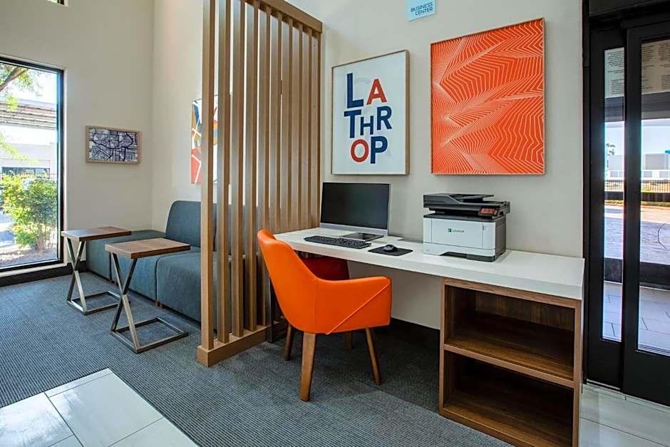 Holiday Inn Express Lathrop - South Stockton By IHG