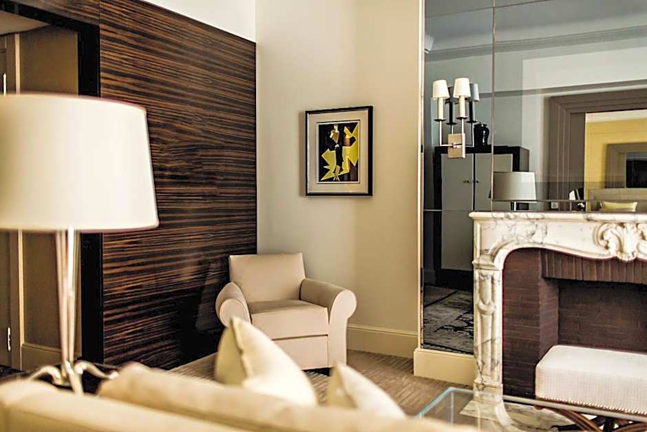 Prince de Galles, a Luxury Collection hotel, Paris