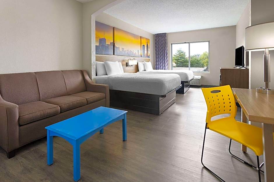 Days Inn & Suites by Wyndham Albany
