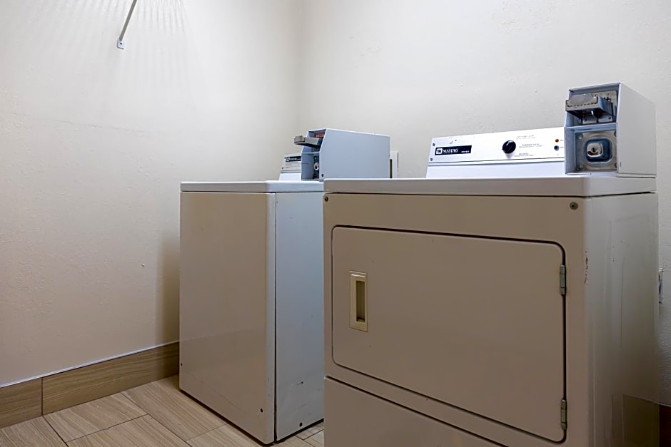Red Roof Inn PLUS+ & Suites Savannah – I-95