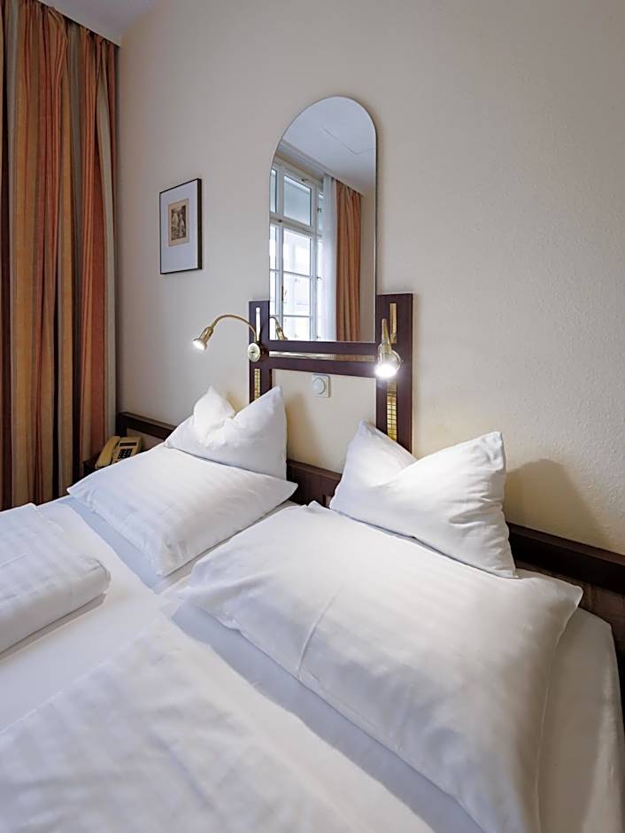 Continental Hotel-Pension