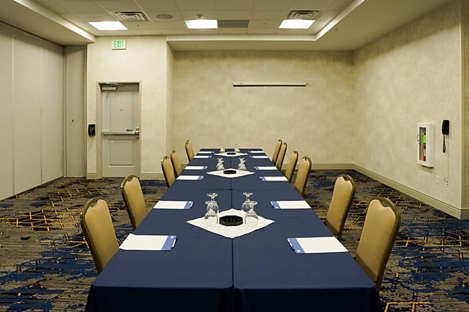 Holiday Inn Express And Suites Denver - Aurora Medical Campus By IHG