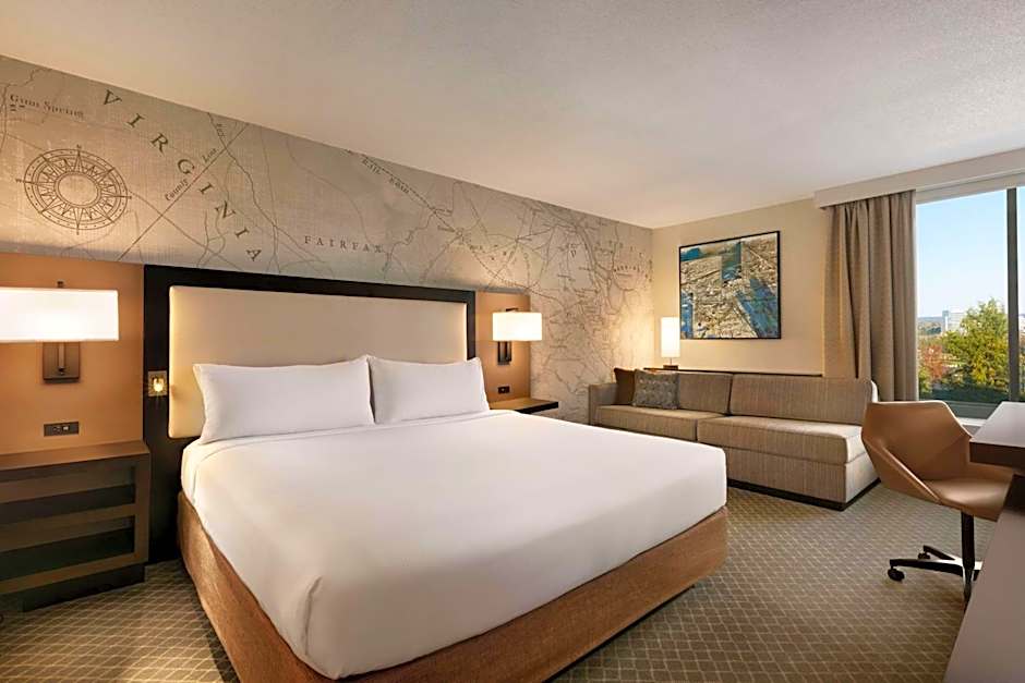 DoubleTree by Hilton McLean Tysons