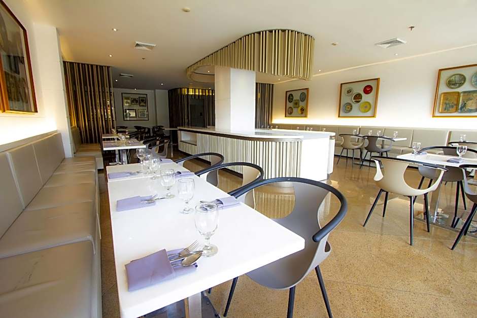 Crown Regency Suites Mactan