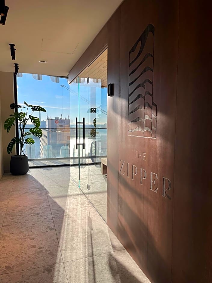 The Zipper Hotel und Apartments