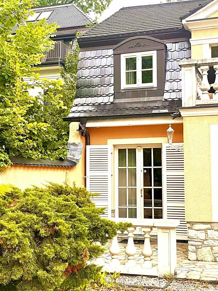 Yacht- , und Reisemobilhafen "Historisches Fährhaus" Wendenschloss