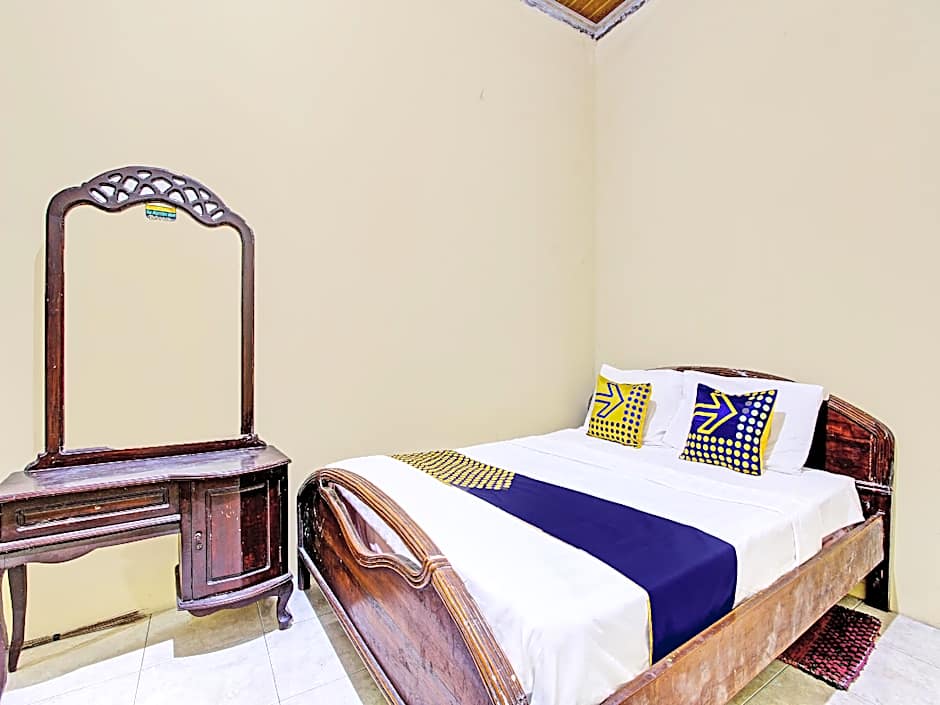 SPOT ON 92188 Ndalem Eyang Guesthouse Syariah