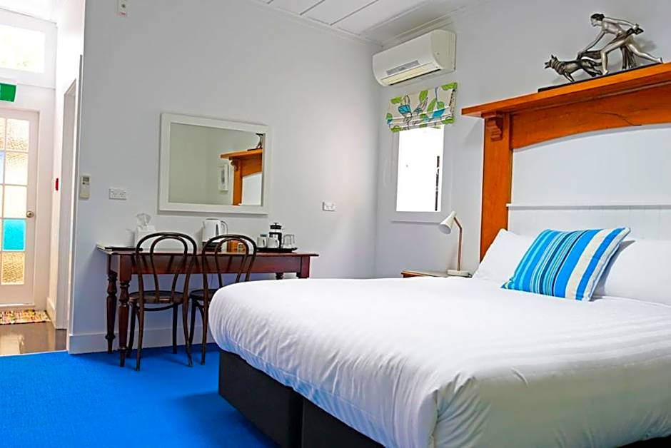 The Old Oak Boutique Hotel