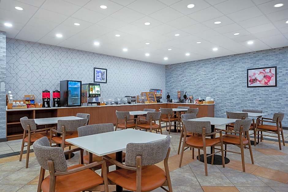 Hawthorn Extended Stay by Wyndham Columbia / Ft. Jackson