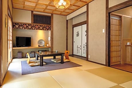 Japanese-Style Premium House with Private Bathroom - Adult Only