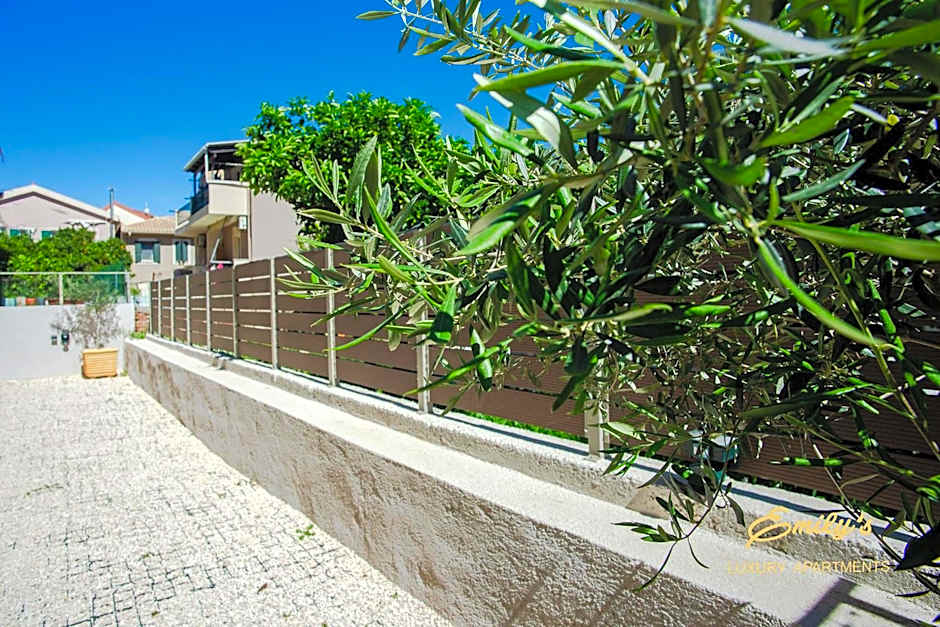 EMILY'S LUXURY APARTMENTS/ GARDEN