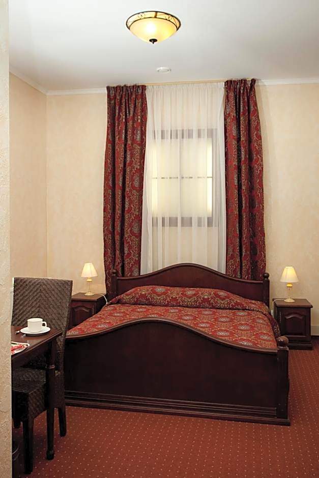 Photo 1 of 4 of Economy, Windowless