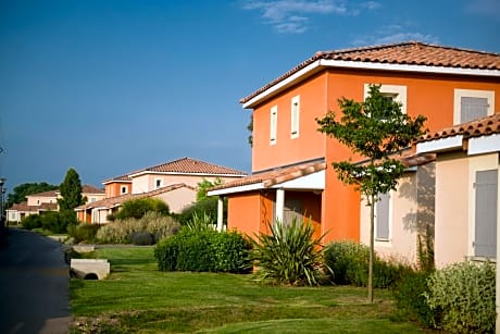 Two-Bedroom Villa with Hot Tub and Hotel Service