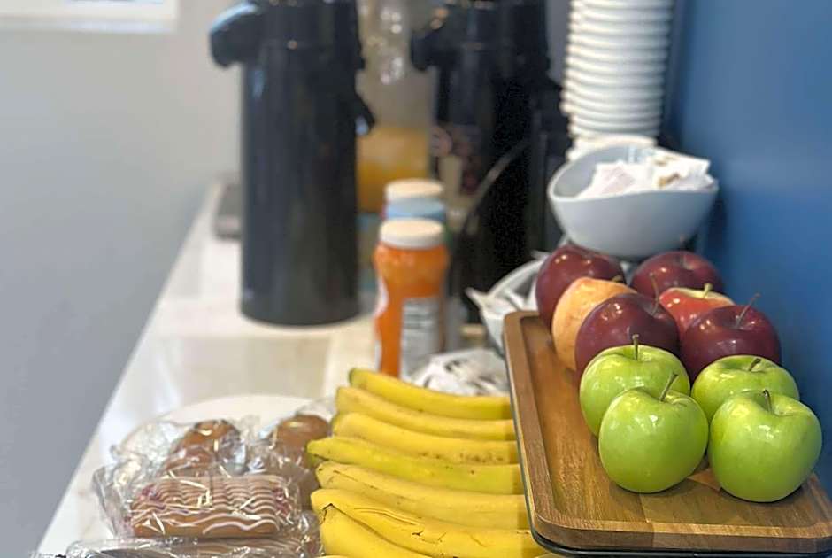 Super 8 by Wyndham Oceanside Downtown