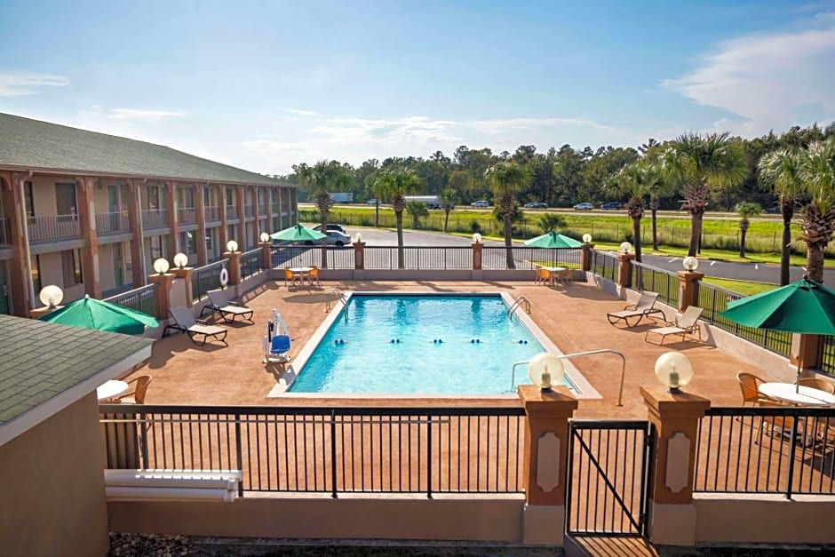 Days Inn by Wyndham Hardeeville/ I-95 State Line
