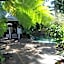 Palm Cove Tropic Apartments