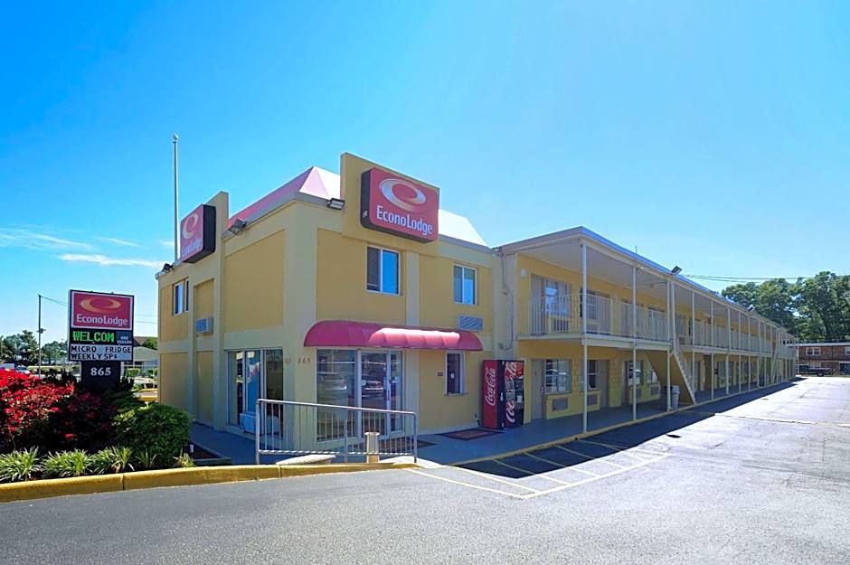 Econo Lodge at Military Circle