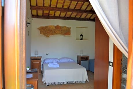 Deluxe Double Room (2 Adults + 1 Child)