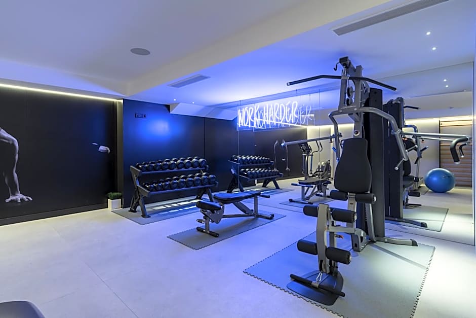 Suites Plaza Hotel & Wellness