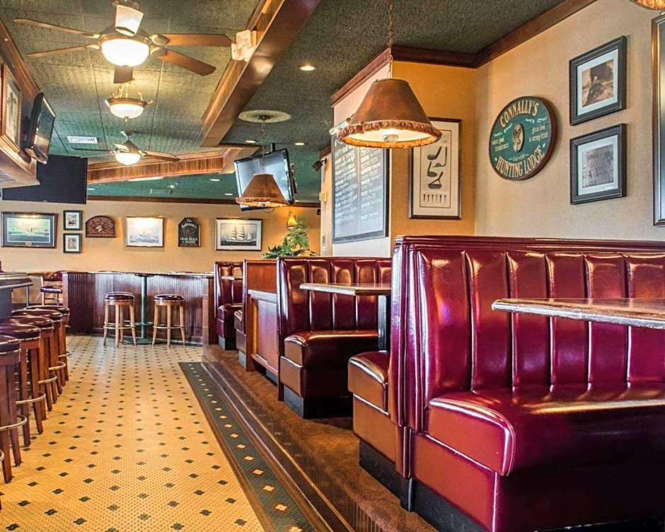 Clarion Hotel & Suites Riverfront