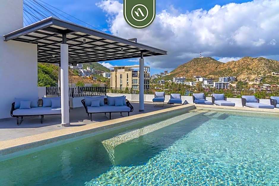 Amazing 2BR Condo with Terrace Overlooking the Marina