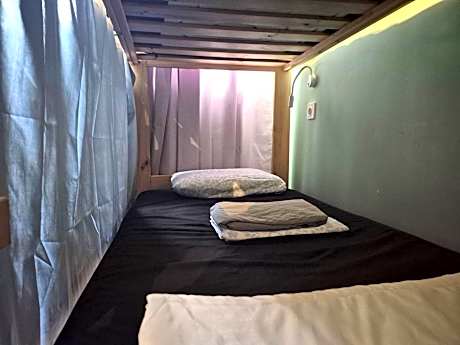 Bed in 8-Bed Mixed Dormitory Room