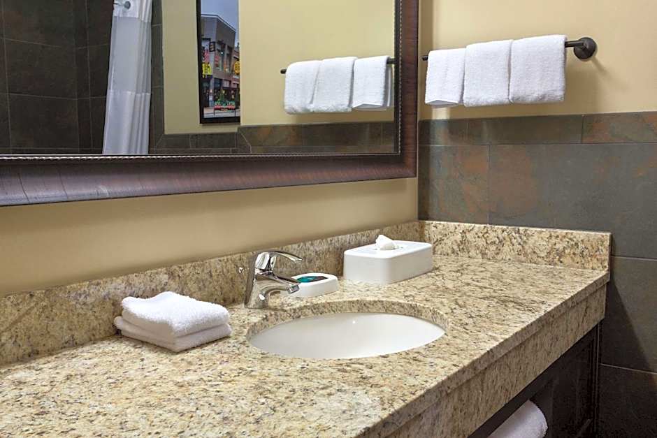 Drury Inn & Suites Louisville North