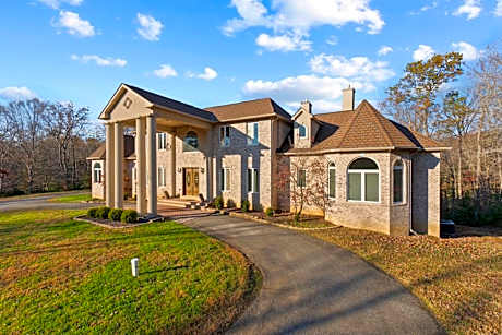 Luxury Mansion near WashingtonDC BnB