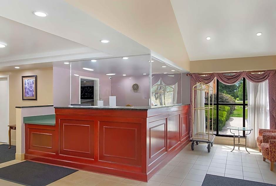 All Seasons Inn & Suites
