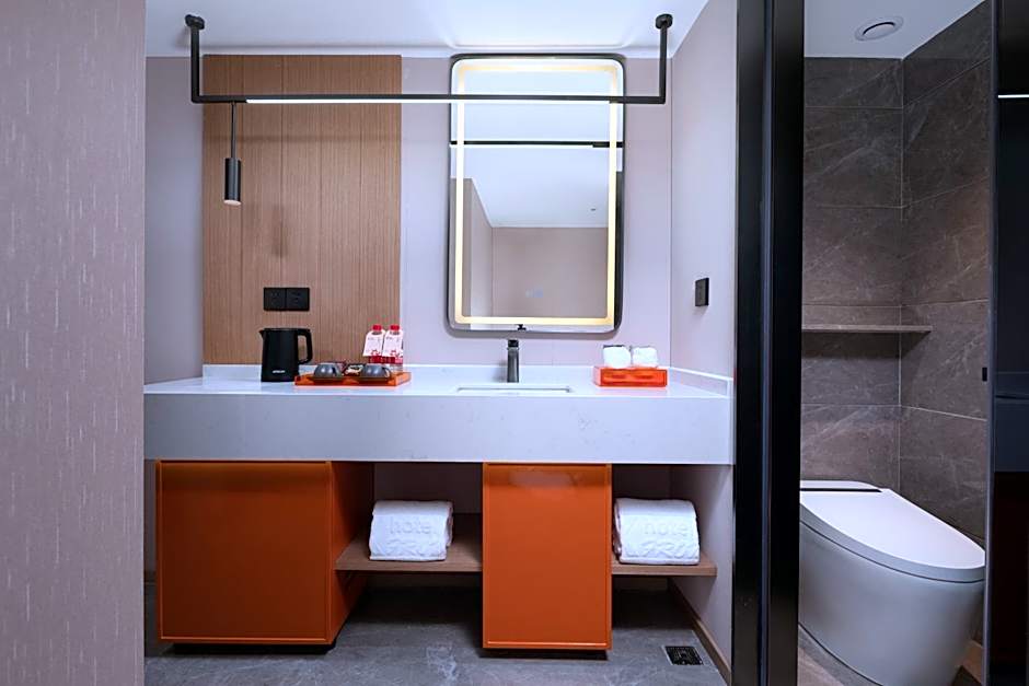 From K Huan Kai Hotel Tiyuxi Metro Station