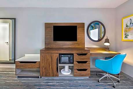 1 King Bed Nonsmoking