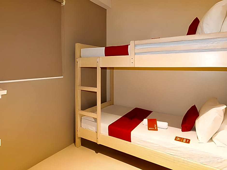 RedDooorz @ Laiya Vivo Hotel Batangas