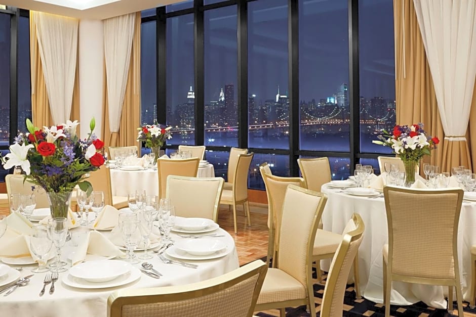 Vista LIC Hotel - Best Western Premier Collection