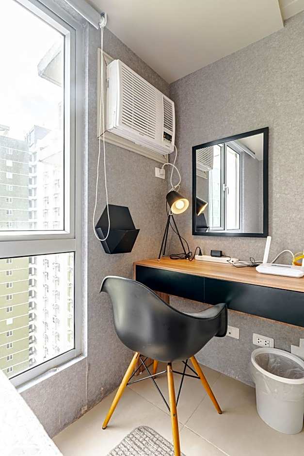 27th floor Cebu IT Park studio walking distance to everything
