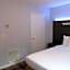 Luxbury Inn & Suites