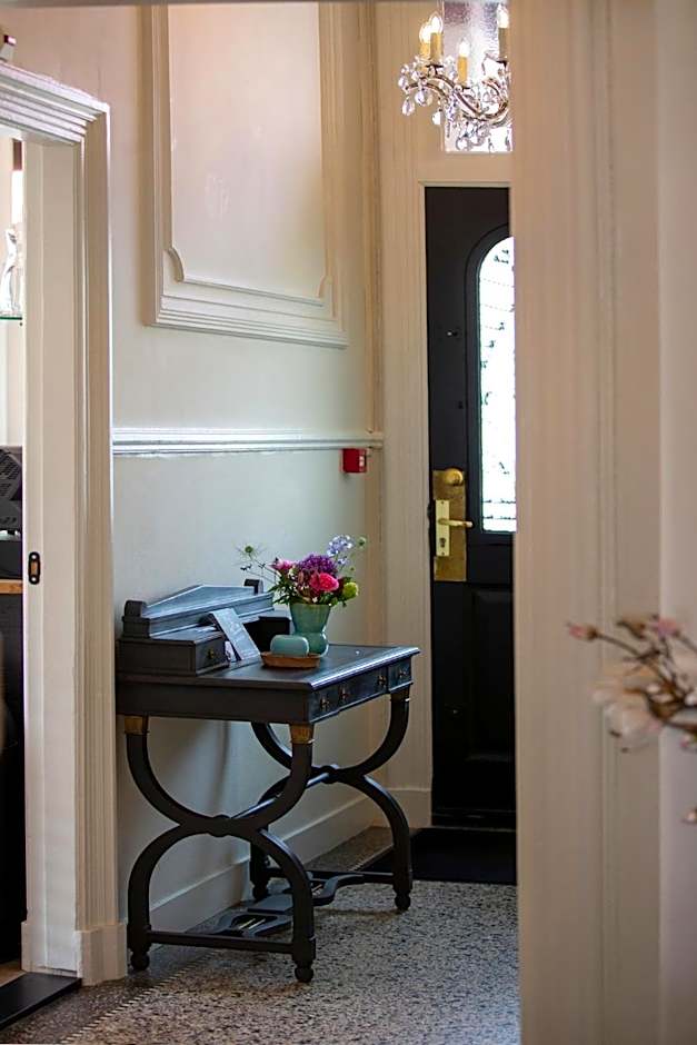 Zenzez Hotel & Lounge