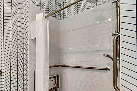 Queen Suite with Two Queen Beds and Mobility Accessible Roll-In Shower