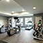La Quinta Inn & Suites by Wyndham Arlington North Six Flags Drive