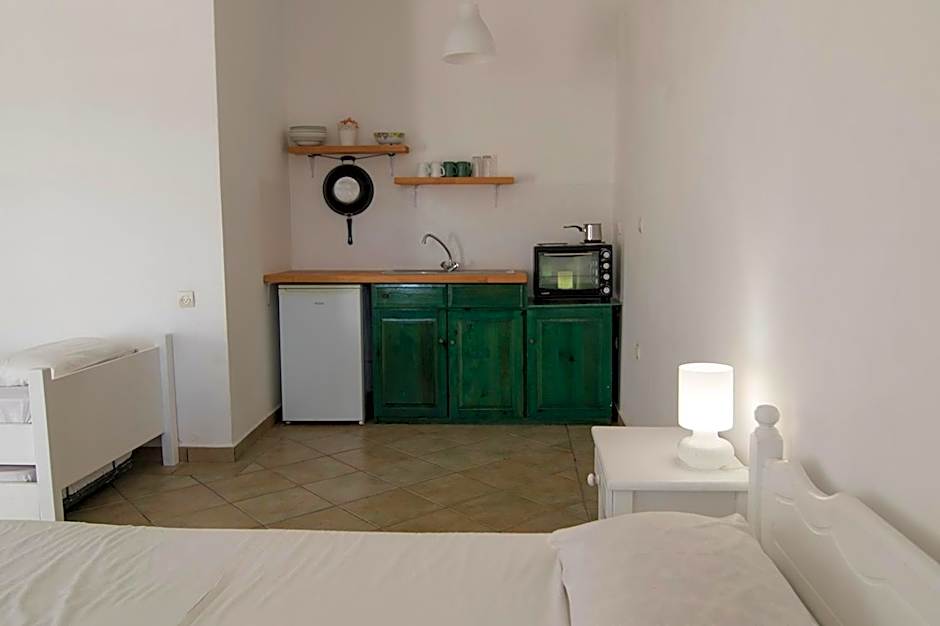 Armadoros Hotel / Ios Backpackers