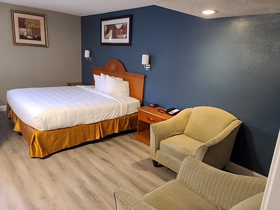 Photo 1 of 1 of Deluxe 1 Queen Bed