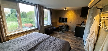 Double Room with Shared Bathroom